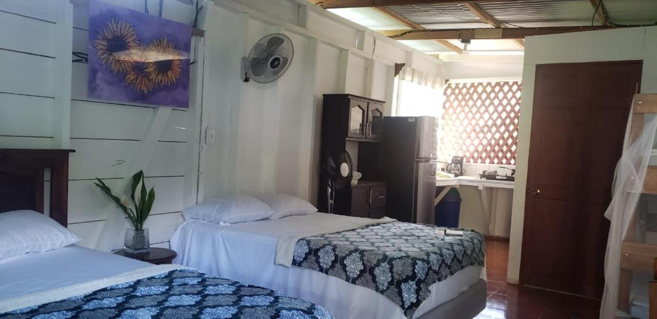 Hostal Cecilia Puerto Viejo de Talamanca Eksteriør bilde