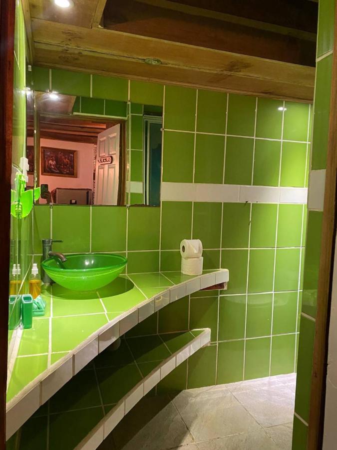 Hostal Cecilia Puerto Viejo de Talamanca Eksteriør bilde