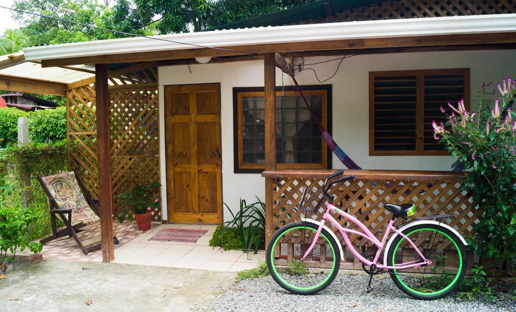 Hostal Cecilia Puerto Viejo de Talamanca Eksteriør bilde