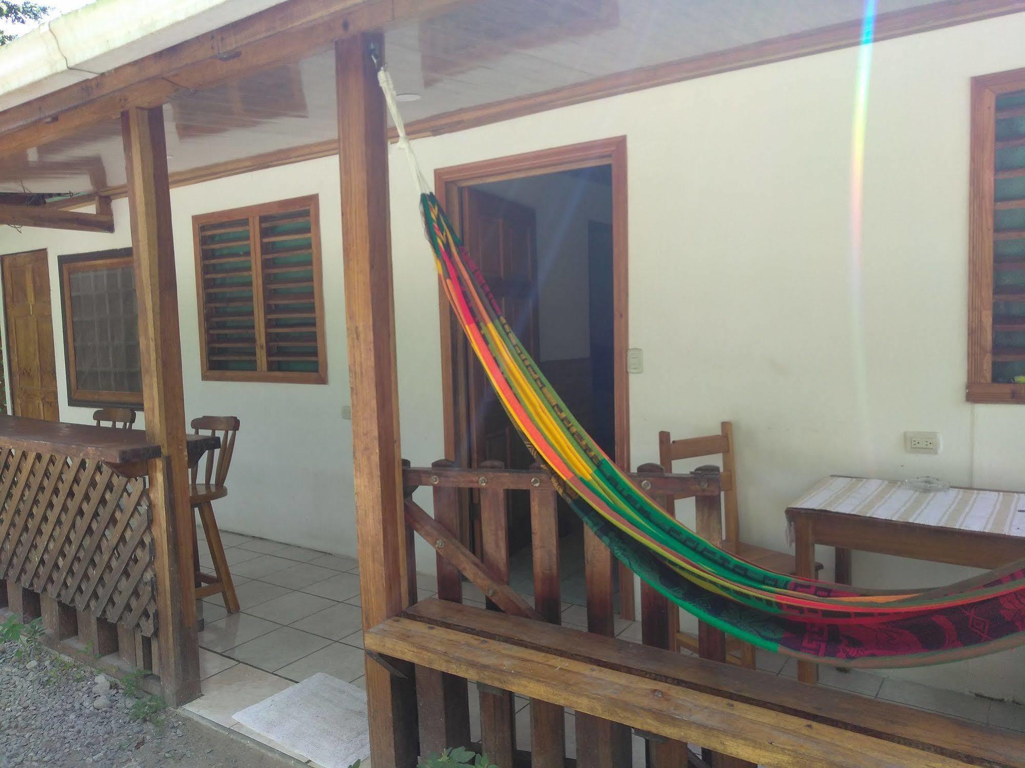 Hostal Cecilia Puerto Viejo de Talamanca Eksteriør bilde