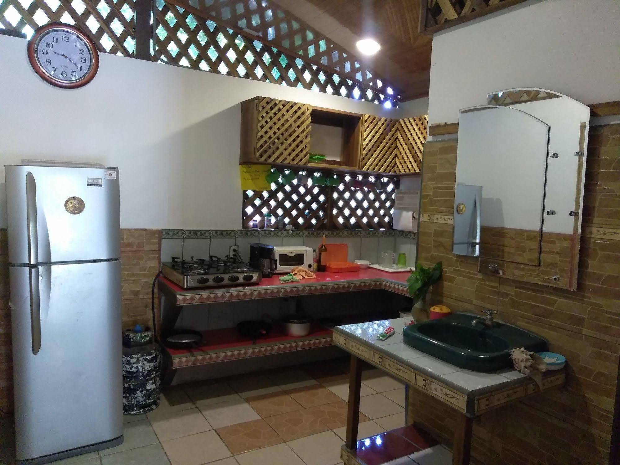 Hostal Cecilia Puerto Viejo de Talamanca Eksteriør bilde