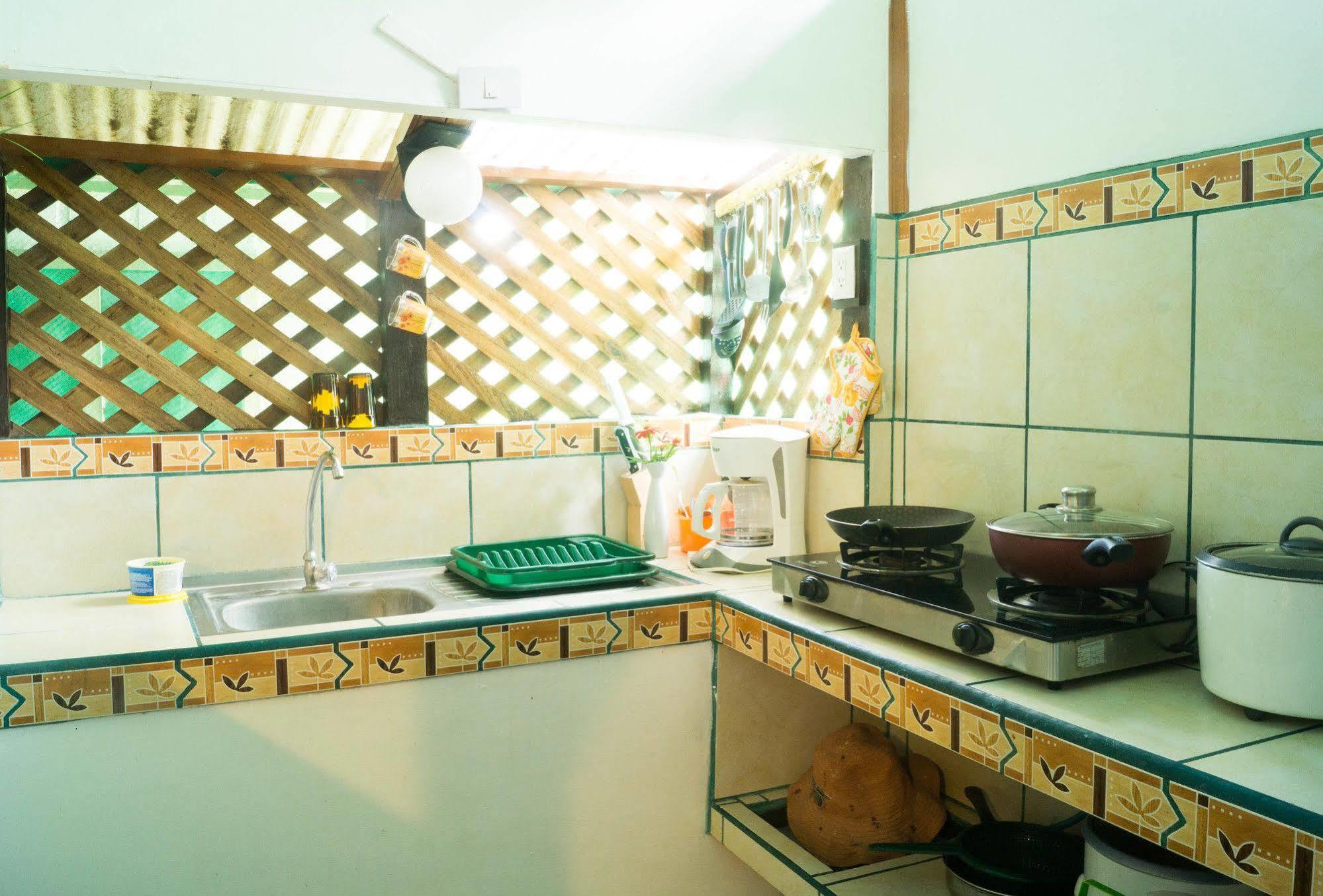 Hostal Cecilia Puerto Viejo de Talamanca Eksteriør bilde